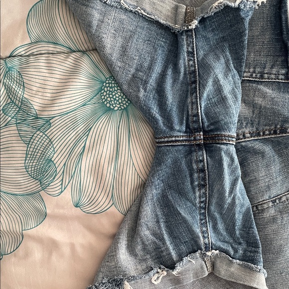 Silver Jeans Light Blue Distressed Denim Shorts - Picture 6 of 6